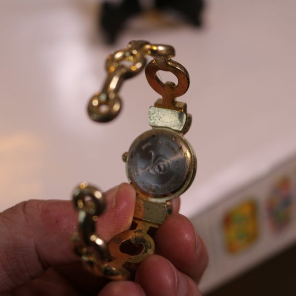 Woman caseback wirstwatch stainless steel golden tone - Picture 7 of 10